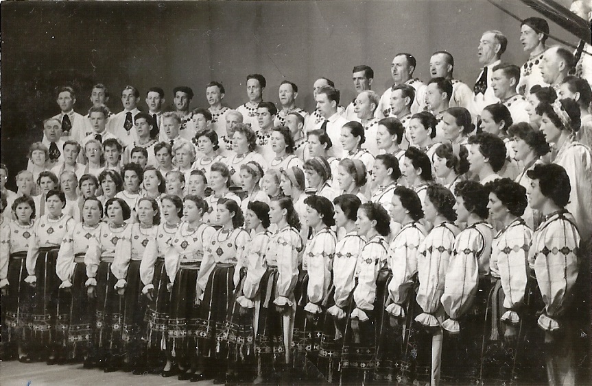 Cor mixt roman-german din BOD in 1964 la TV (prof. El. P. Leanca era in ansamblu, prof. Gh. Leanca dir. Camin Cultural).jpg