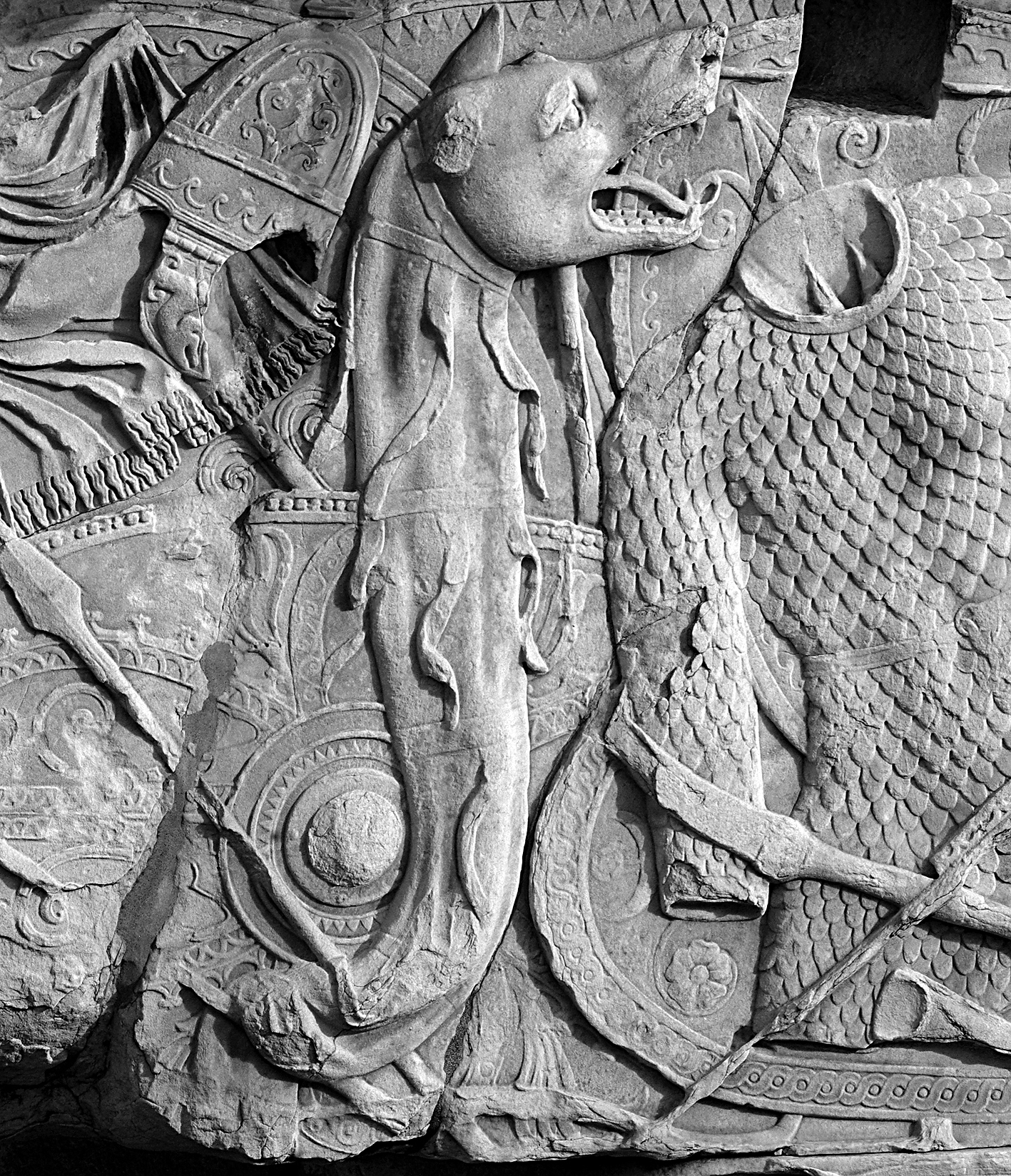 Dacian_Draco_on_Trajan's_Column_2
